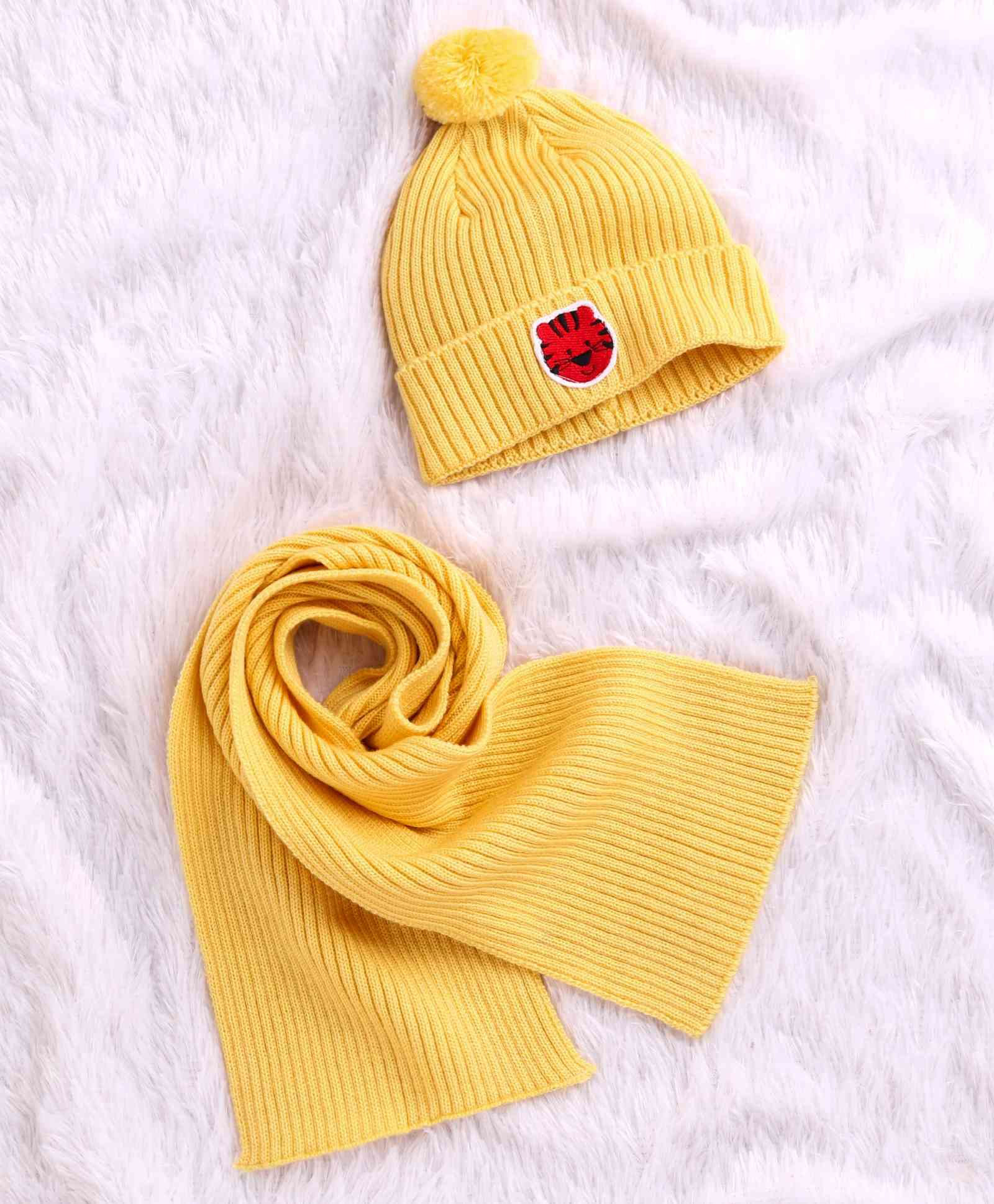Babyhug Woolen Cap & Muffler Set Tiger Patch Yellow - Diameter 11.5 cm-image-44
