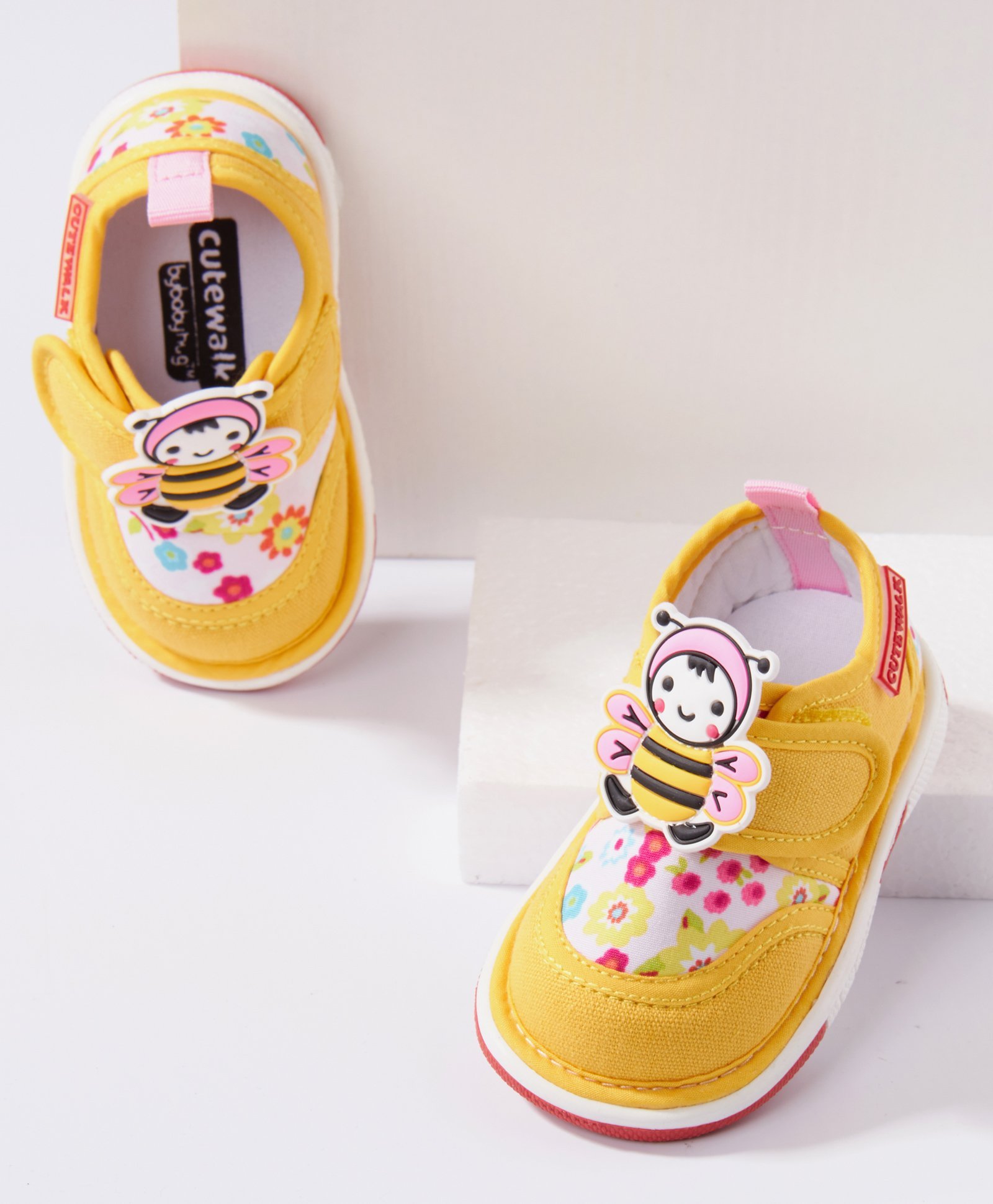 cute walk by babyhug canvas shoes