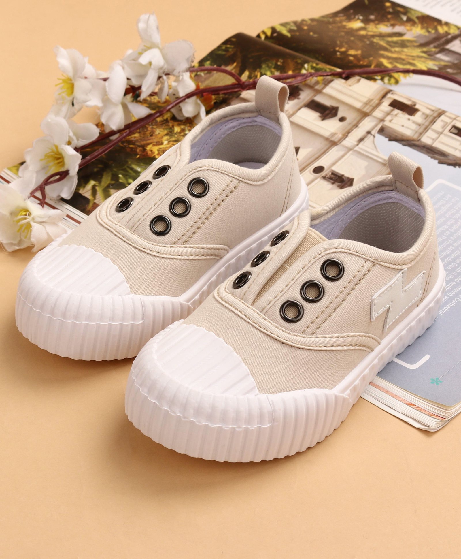 cute walk by babyhug canvas shoes