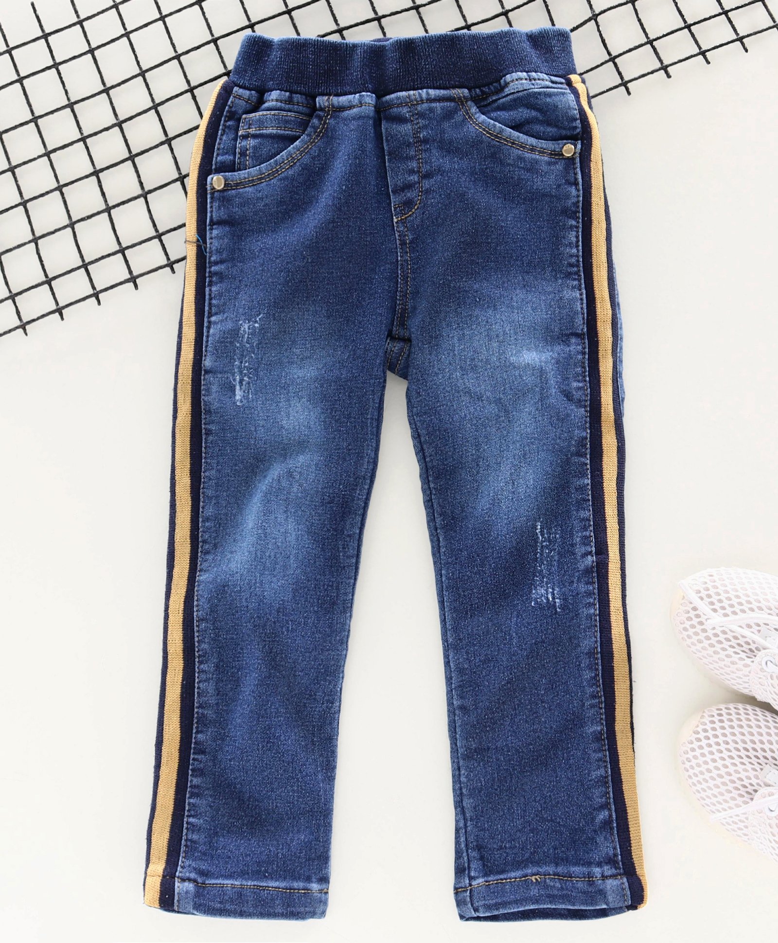 full distressed jeans