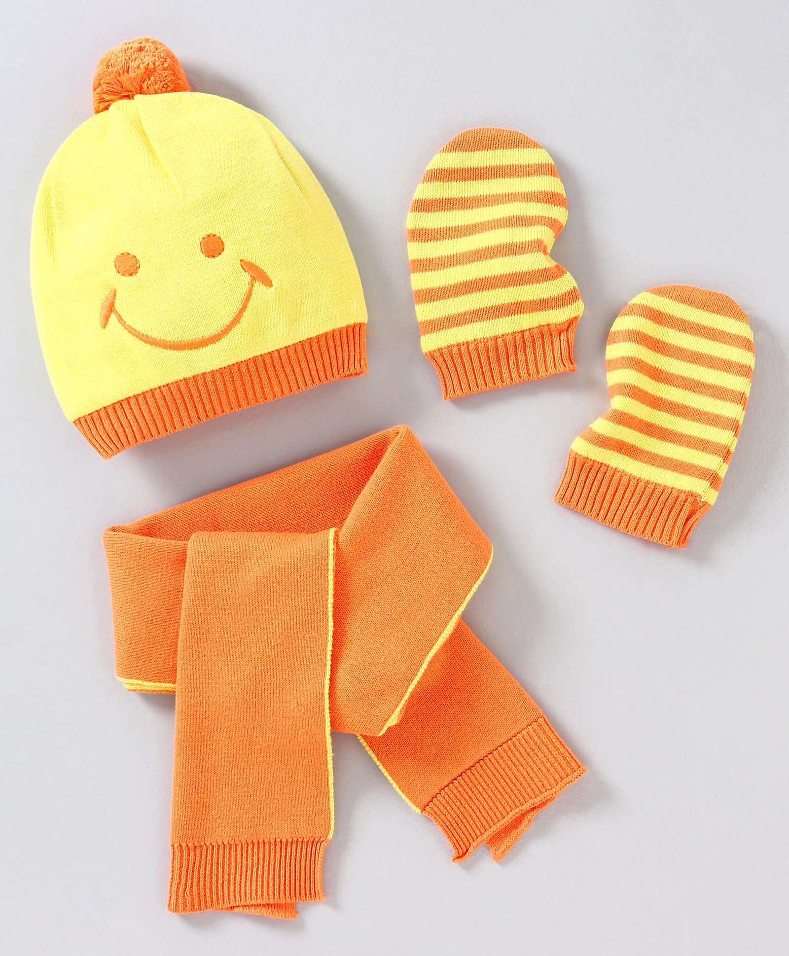 Babyhug Woollen Cap with Muffler and Mittens Yellow - Diameter 11 cm-image-23