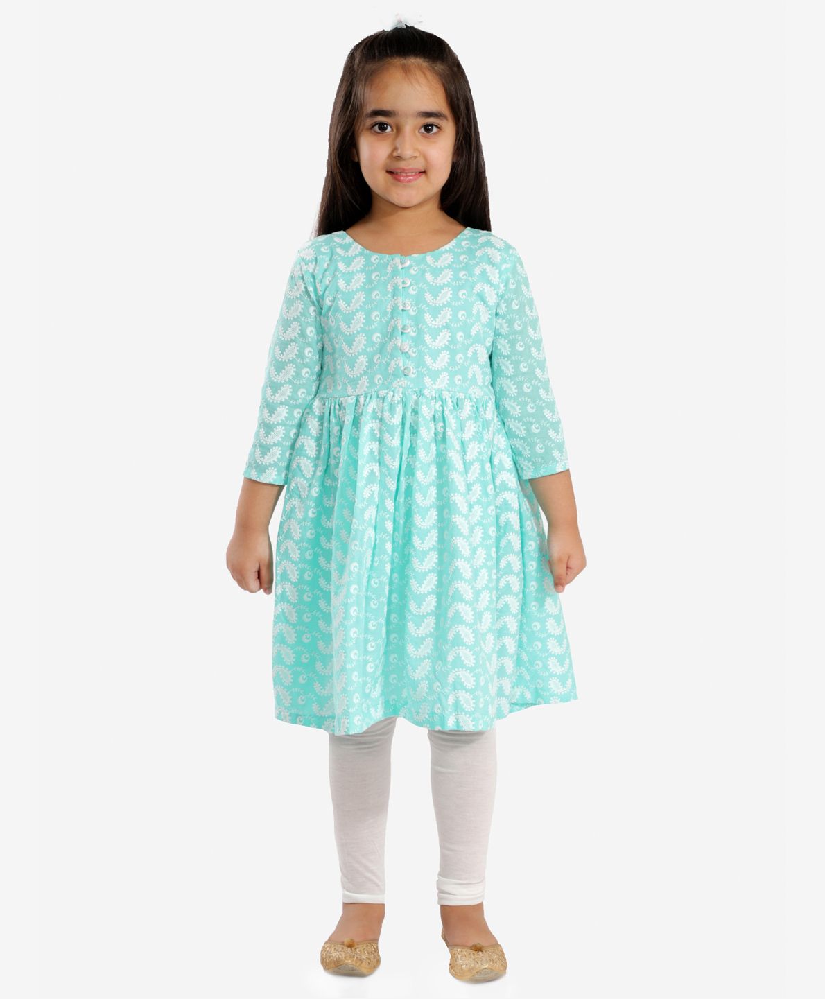 Vastramay Full Sleeves Pasiley Embroidery Kurta With Leggings - Green And White-picture-16